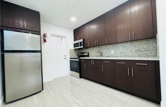 631 NW 11th Ave photos photos