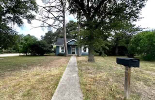 300 N. Oak Street photos photos