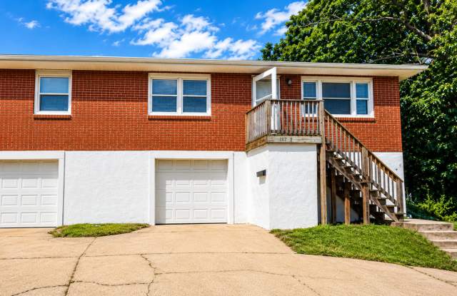 Spacious 2-Bedroom Duplex with Oversized Garage Gallery 1