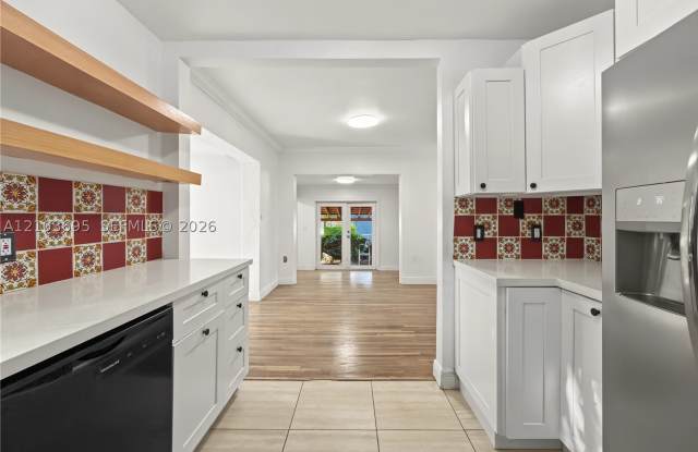 6510 Manor Ln Gallery 3