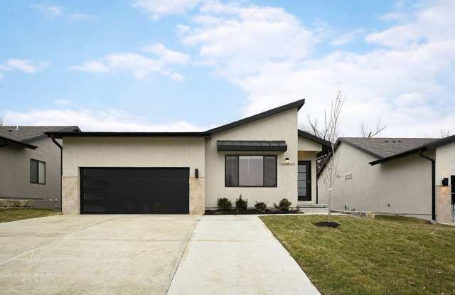 Stunning 4-bedroom, 4-bathroom, Single Family Home In Raymore MO - 118 East Maplewood Lane, Raymore, MO 64083