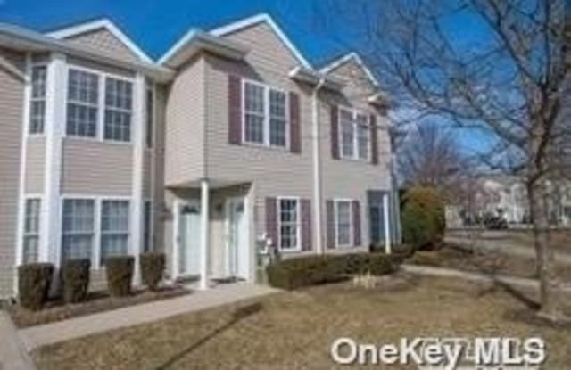 943 Madeira Boulevard - 943 Madeira Boulevard, Melville, NY 11747