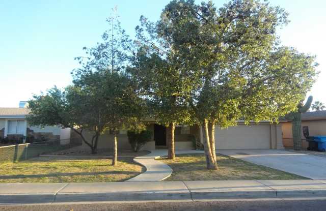 1121 W Grovers Avenue Gallery 4