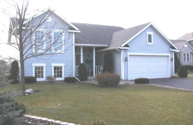 15887 Garrett Dr - 15887 Garrett Drive, Apple Valley, MN 55124