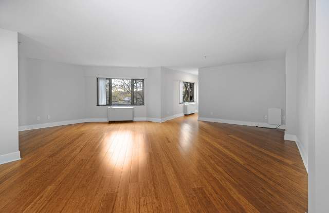 Lovell Square Gallery 4
