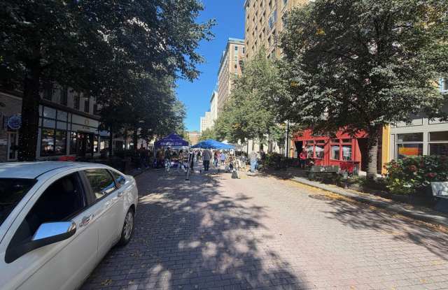 49 Monroe Center Street NW Gallery 3