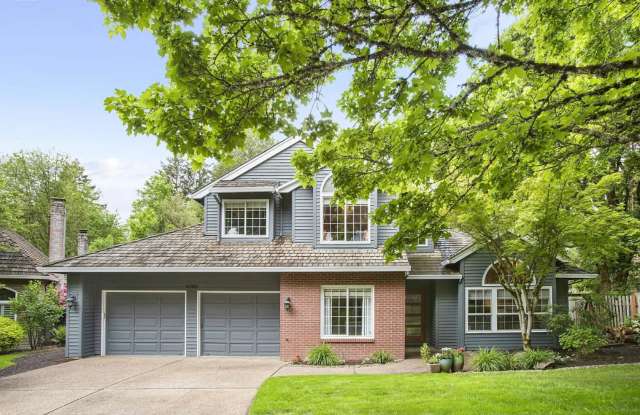 Quiet Nature Retreat in Lake Oswego with Soaring Ceilings & Year-Round Sunroom! photos photos
