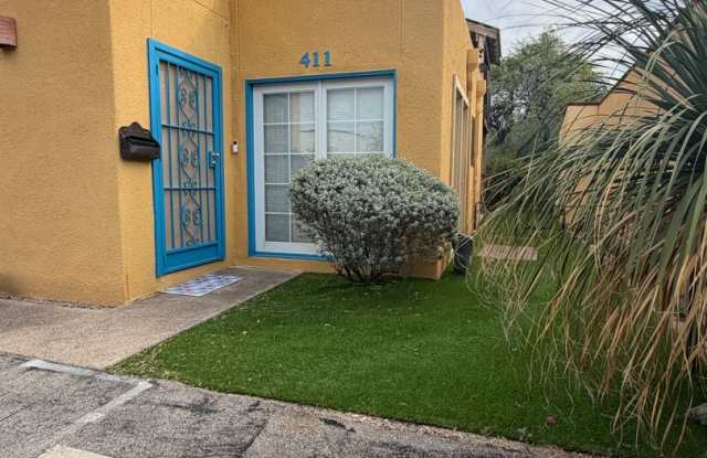 Gorgeous 2 Bedroom 2 Story Downtown Condo! Gallery 1