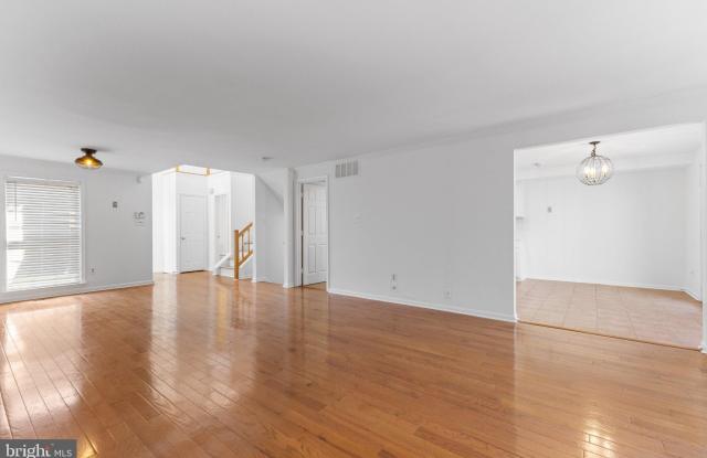 21103 CROCUS Terrace Gallery 3