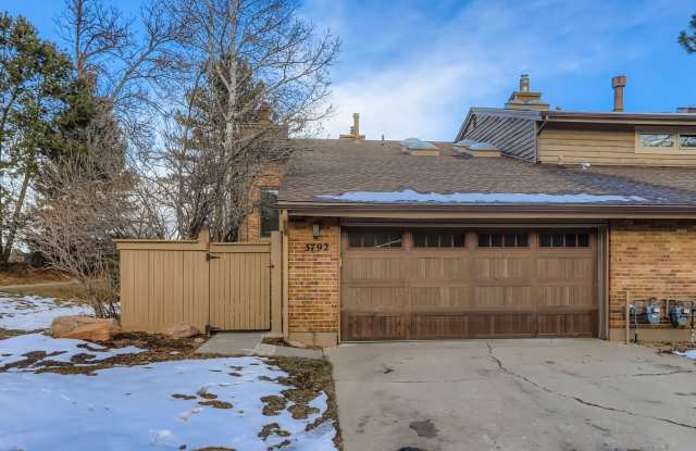 Spectacular Linden Park Town home! Steps away from access to Wonderland Lake! Available NOW! - 3792 Lakebriar Drive, Boulder, CO 80304