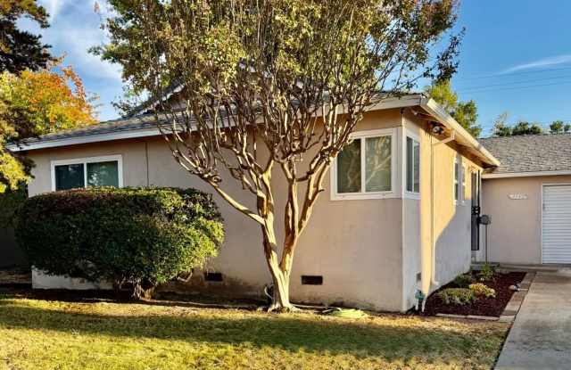 3 BEDROOM, 2 BATH HOME IN SACRAMENTO!! Gallery 1