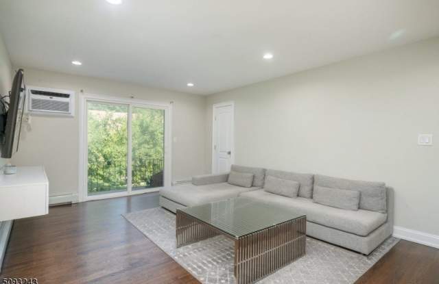 320 South Gallery 3