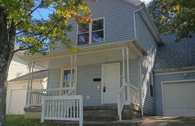 205 W Chalmers Ave - 4beds 1.5bath Gallery 1