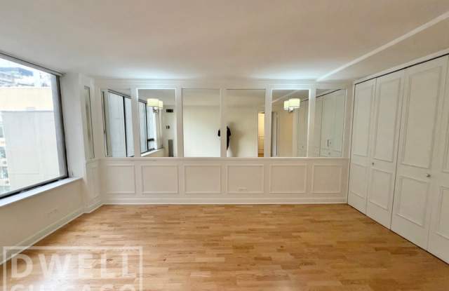 233 E Erie St photos photos