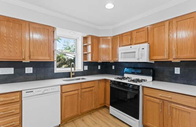 Charming 3-Bedroom Ranch Home with New Flooring, Fresh Paint & Central Air! Gallery 1