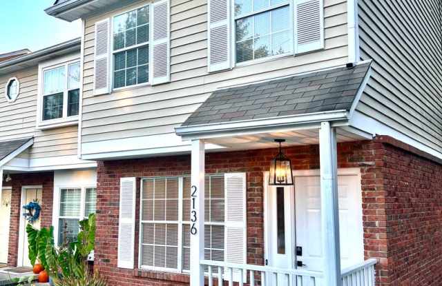 Beautifully Updated 2 Bedroom Townhome in West Knoxville! - 2136 Belle Terra Road, Knoxville, TN 37923