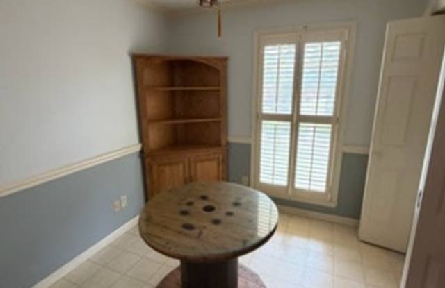 118 Country Club Drive Apt B Gallery 3