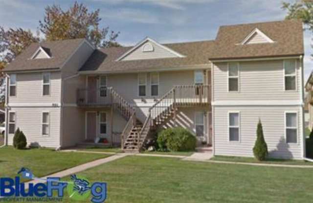 927 Louise Street - 3 photos photos