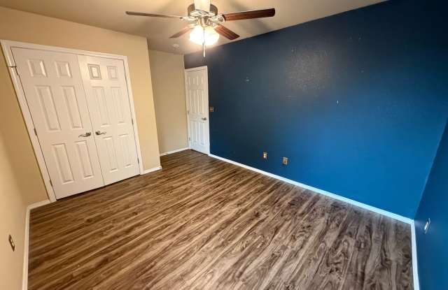 4 Bedroom, 2 Bath Home Quiet Cul-De-Sac Gallery 4