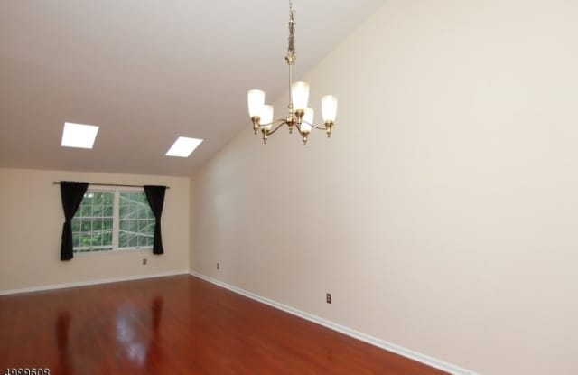 370 Potomac Dr Gallery 3