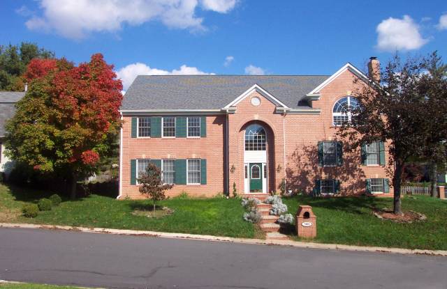 7601 Anamosa Way Gallery 1
