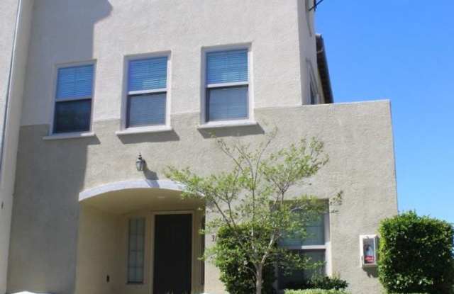 3 Bd/3.5 Ba townhome w balcony  attached 2 car garage ~ Bishop photos photos