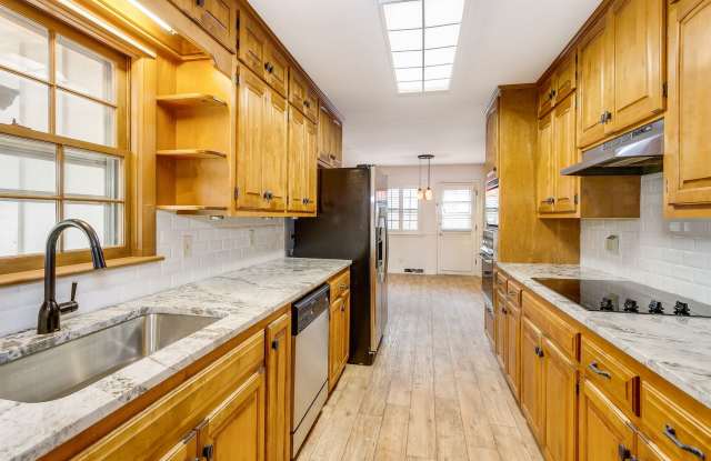 3 Bed Home in Woodlawn Village with Tons of Character and New Updates Gallery 4