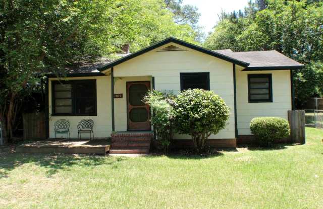 1809 IOLA DR - 1809 Iola Drive, Valdosta, GA 31602