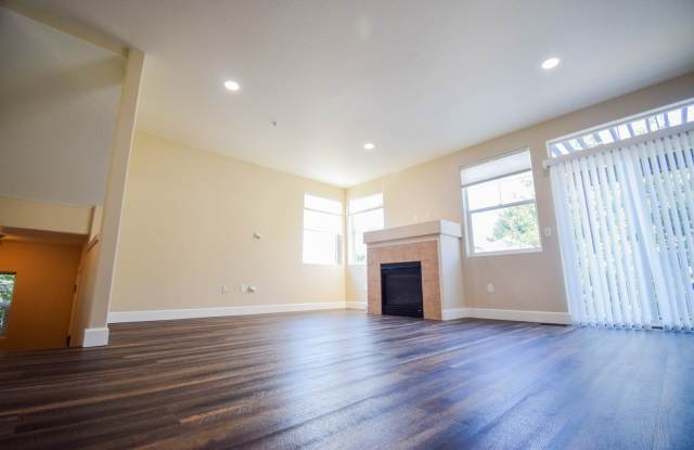 Beautiful Condo!  Wonderful Neighborhood! Gallery 1