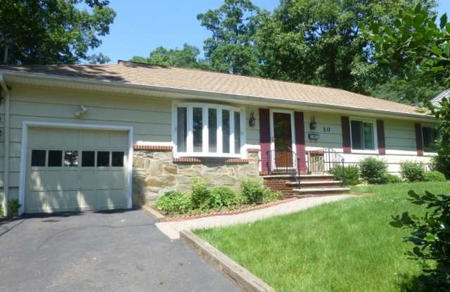 10 MACOPIN DR Gallery 2