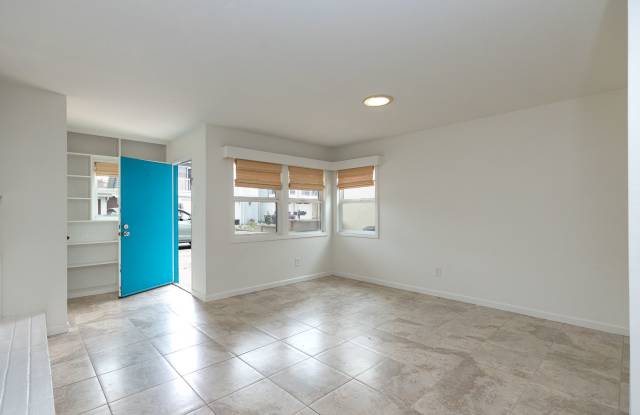 3 Bedroom + 2 Bathroom Duplex | Silverstrand | Oxnard | Unfurnished Gallery 4