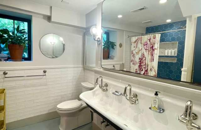 Fully-furnished 'casita' near Duke Park, available for monthly rental Gallery 4