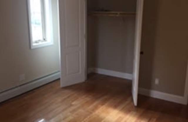 711 Clarence Ave Gallery 4