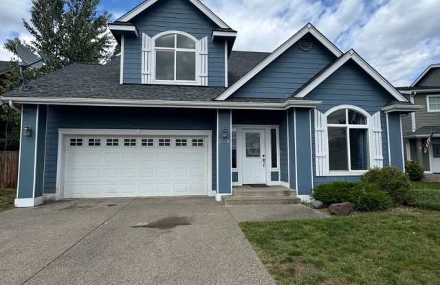 Large 4 Bed Rental in Established Neighborhood photos photos