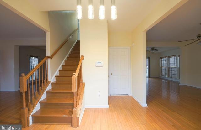 303 HIGHLAND RIDGE Avenue Gallery 2