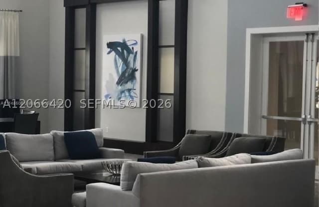 17120 SW 95th Ter Gallery 1