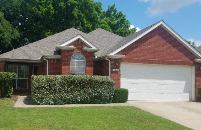 2610 Wandering Oak Drive - 2610 Wandering Oak Dr, Corinth, TX 76208