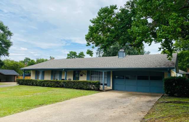 1015 Bryan Street - 1015 Bryan St, Jacksonville, TX 75766