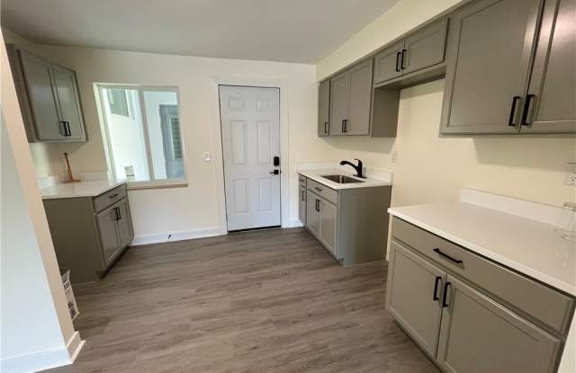 233 Cape Coral Parkway E Gallery 4