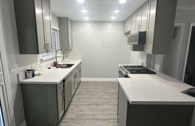 10696 Oak St - 10696 Oak Street, Los Alamitos, CA 90720