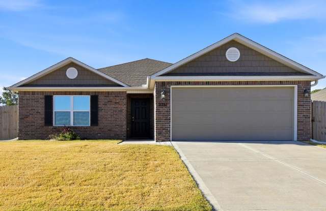 Move‑In Ready! Open Concept Home with Fenced Yard & Stainless Appliances photos photos