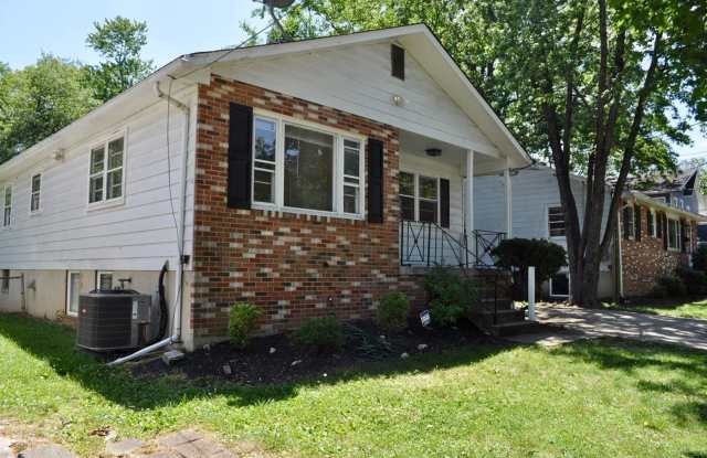 Perfect House for UMD Students -- Very Close to Campus! Gallery 3