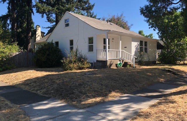 1909 East 17th Ave - 1909 East 17th Avenue, Eugene, OR 97403