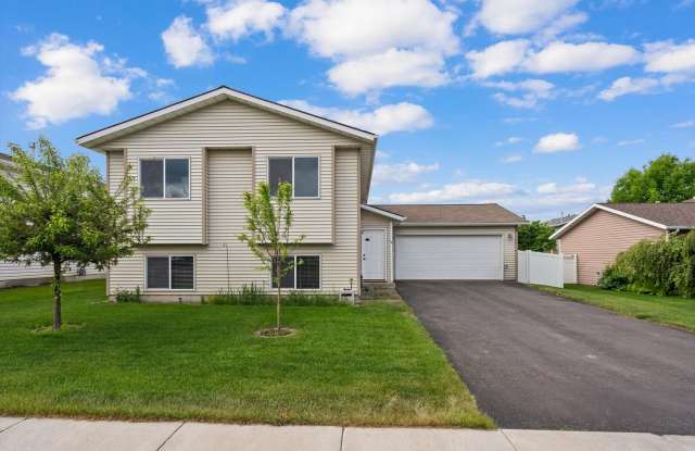 Amazing 3 Bedroom/2 Bath Bi-Level Home for Rent photos photos