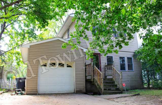 Two Bedroom w/ a Study | Available for Short Term Options | Flexible Move in Date! - 1342 Rosewood Street, Ann Arbor, MI 48104
