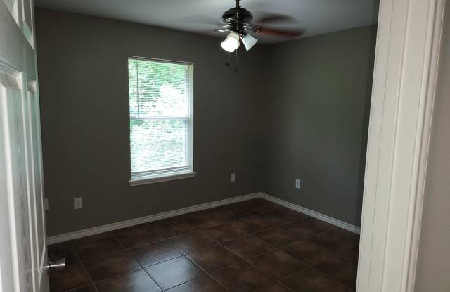 2600 Canyon Gallery 3