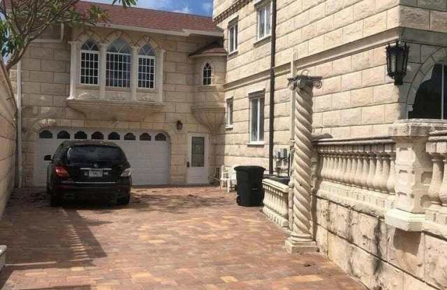 301 Ocean Drive Gallery 1