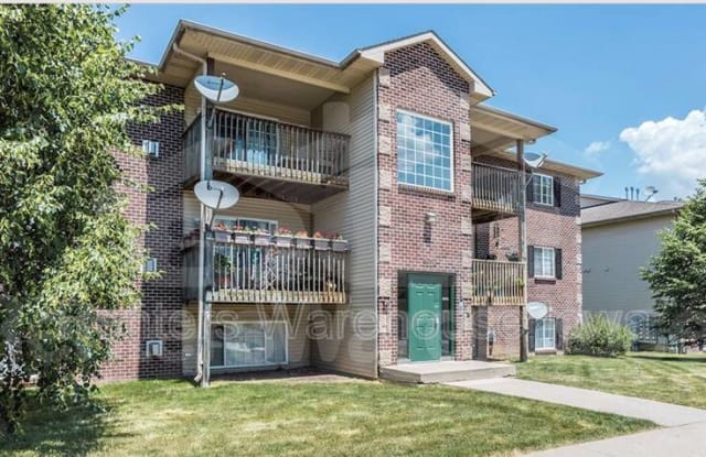 5924 Sutton Place photos photos