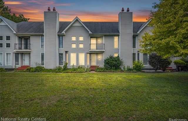 5274 E 14 Mile Road Gallery 1