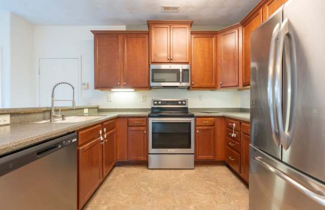 MOVE IN READY 4-bedroom near College Drive, Suffolk! Gallery 3